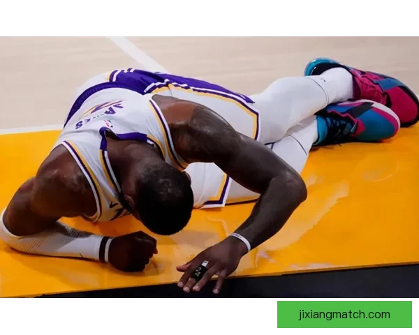 湖人再遇困境 里夫斯因肋骨侧腹伤情接受影像检查出战成疑