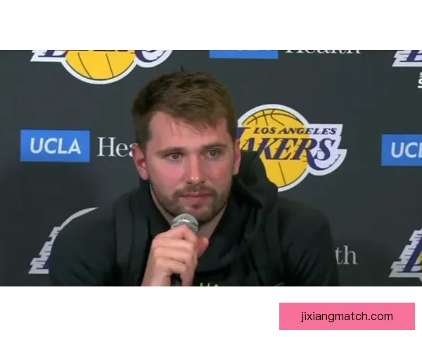 海斯20分钟8中8砍19+7疯狂一战 赛后呼吁东契奇减少吃T次数